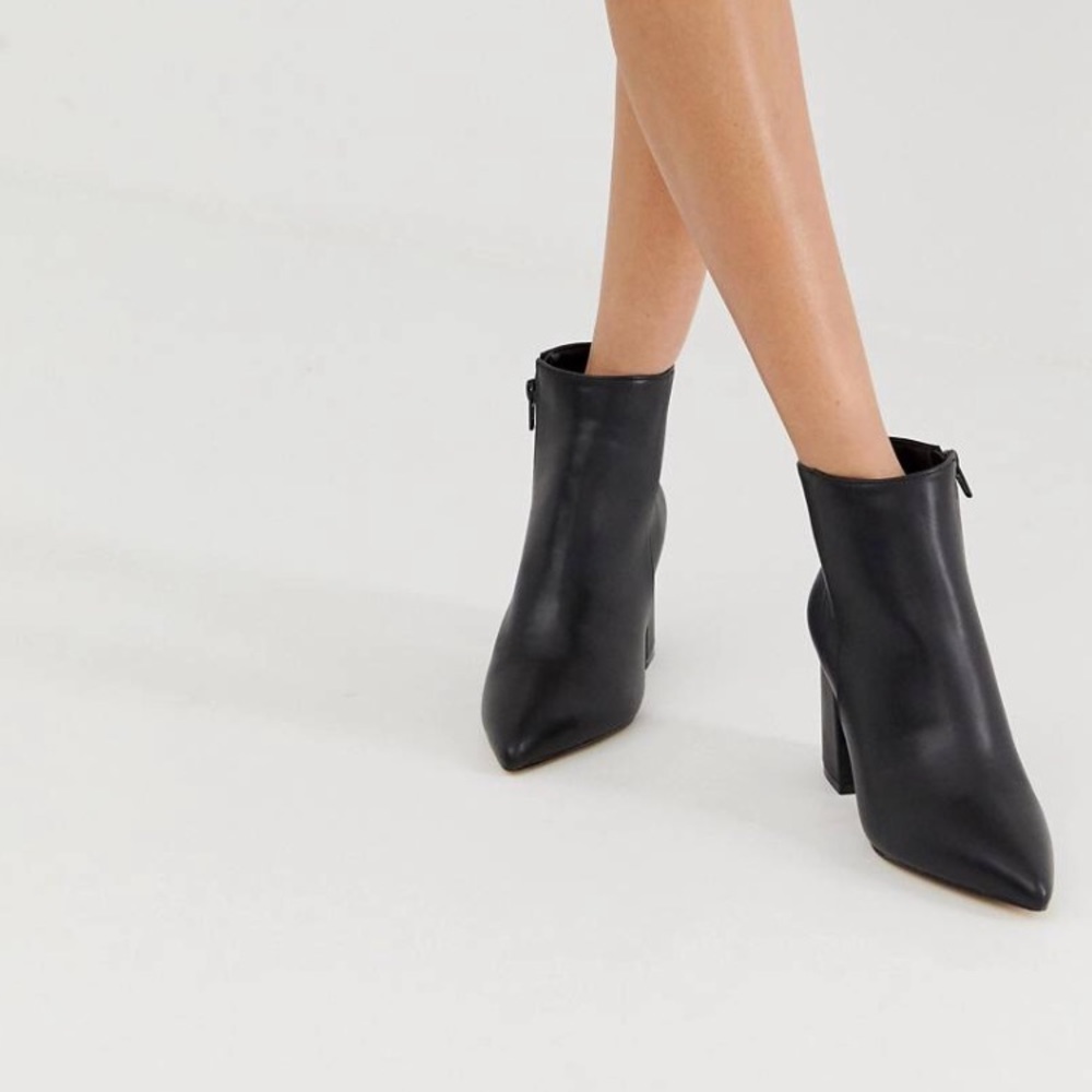 Black pointed toe boots with black zipper.